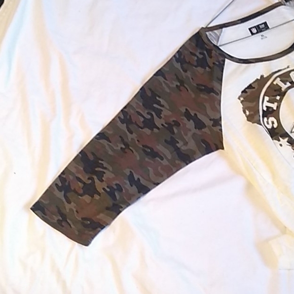 Throwback St. Louis Rams G-III 4Her Camo Sleeve T-Shirt - Picture 6 of 10